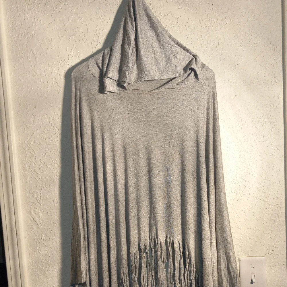 🐮 🐄 Hooded Fringed Blouse - Picture 1 of 5